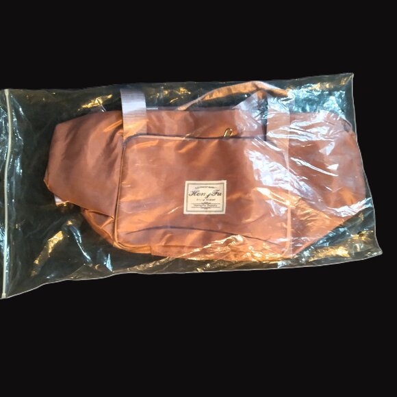 NWOT Hong Fu Expandable Gym/Duffle Bag in Lavender - Picture 2 of 5